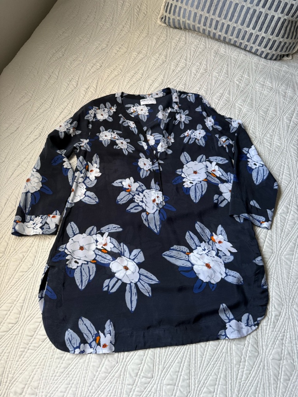 ONE SEASON AUSTRALIA Navy Floral V-Neck Tunic